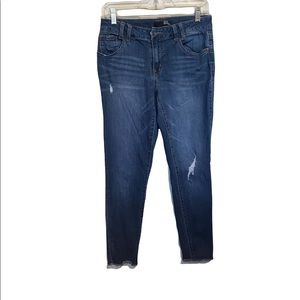 1822 Denim Size 8 Raw Hem Skinny Medium Wash Classic Medium Rise Jeans.